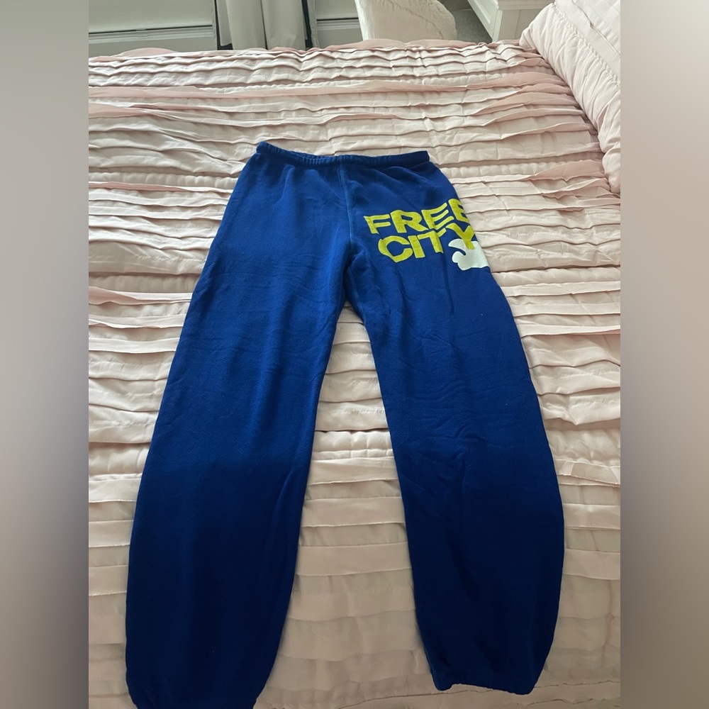 Free city dark blue sweatpants